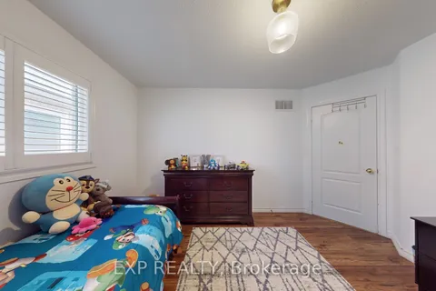 136 Donald Stewart Crescent, ON L0G 1M0