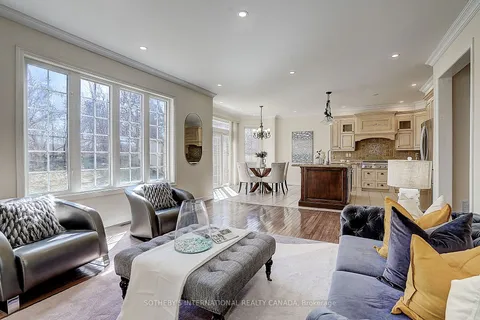 41 Grand Oak Drive, Richmond Hill, ON L4E 4A1
