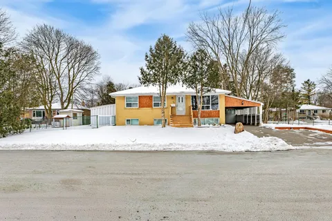 424 Bonita Crescent, ON L4C 3N1