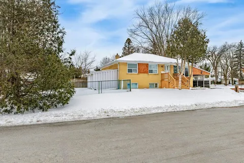 424 Bonita Crescent, ON L4C 3N1