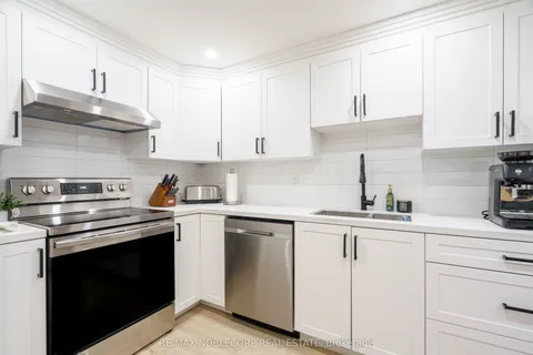 115 William Roe Boulevard, ON L3Y 1B1