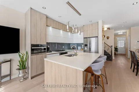 10 Isherwood Crescent, ON L4L 1A6