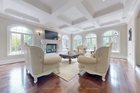 127 May Avenue, ON L4C 3S8