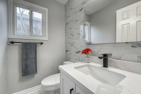 136 Bristol Road, ON L3Y 7W8