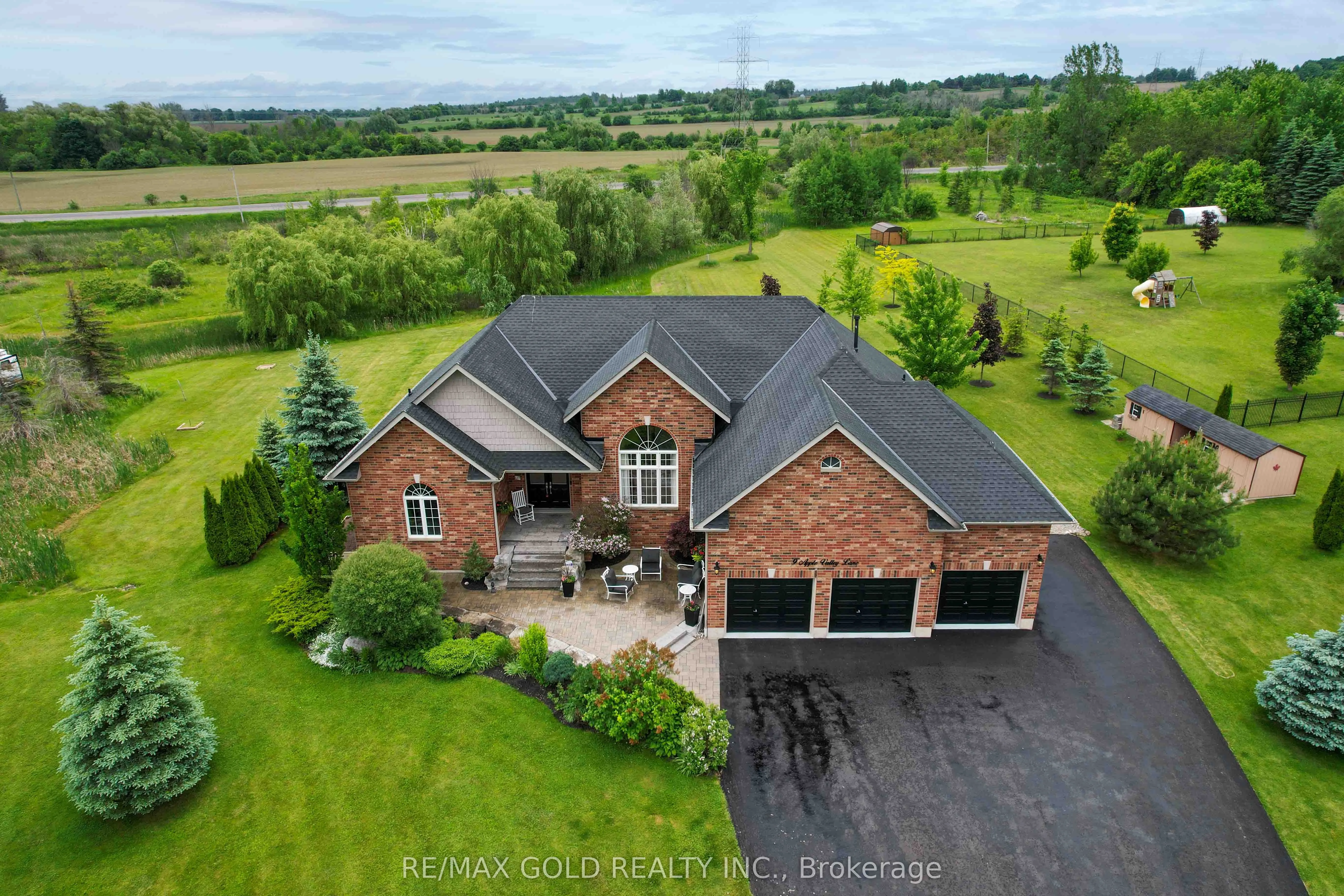 9 Apple Valley Lane, ON L0M 1J0