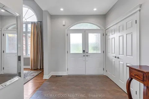 9 Apple Valley Lane, ON L0M 1J0