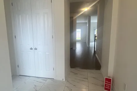 16 Kenneth Ross Crescent, ON L9N 0T7