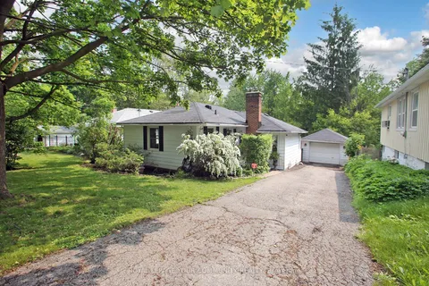 135 Gurnett Street, Aurora, ON L4G 1P7