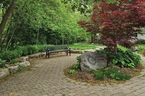 135 Gurnett Street, Aurora, ON L4G 1P7