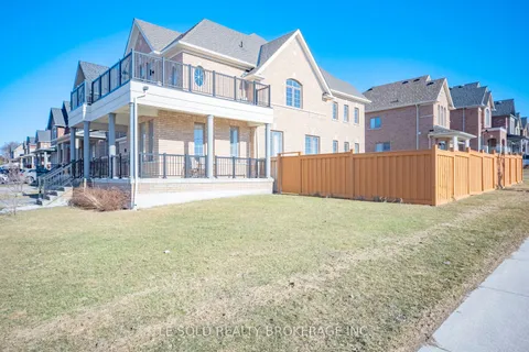 51 Spruce Avenue, East Gwillimbury, ON L9N 0S8