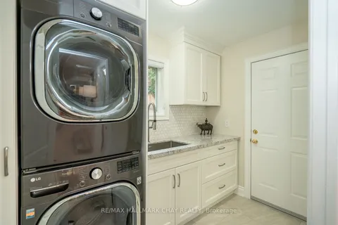 295 Tupper Boulevard, ON L9R 1Z6