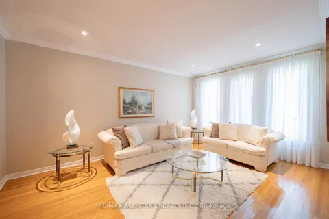 33 Dundee Crescent, ON L3R 8Y7