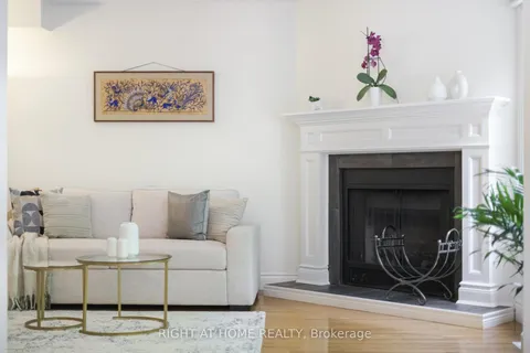 393 Vanden Bergh Boulevard, ON L3Y 7Z8