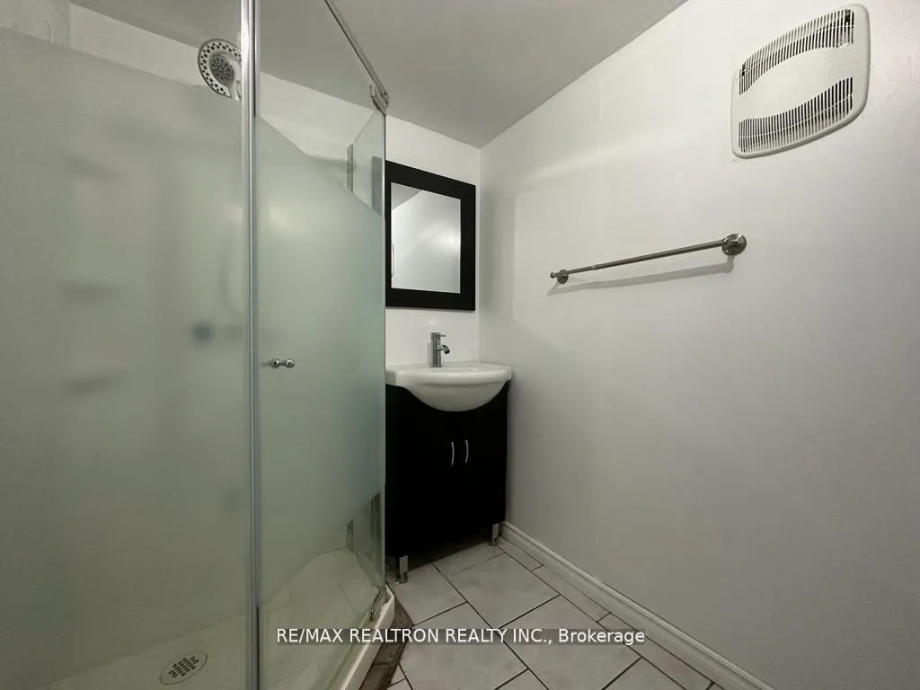 713 Sunnypoint Drive, ON L3Y 2Z7