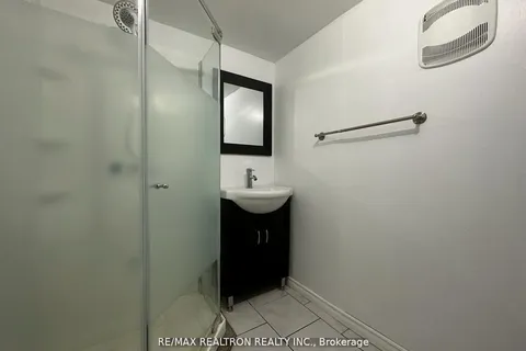 713 Sunnypoint Drive, ON L3Y 2Z7