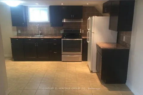 130 Sheldon Avenue, ON L3Y 2V7