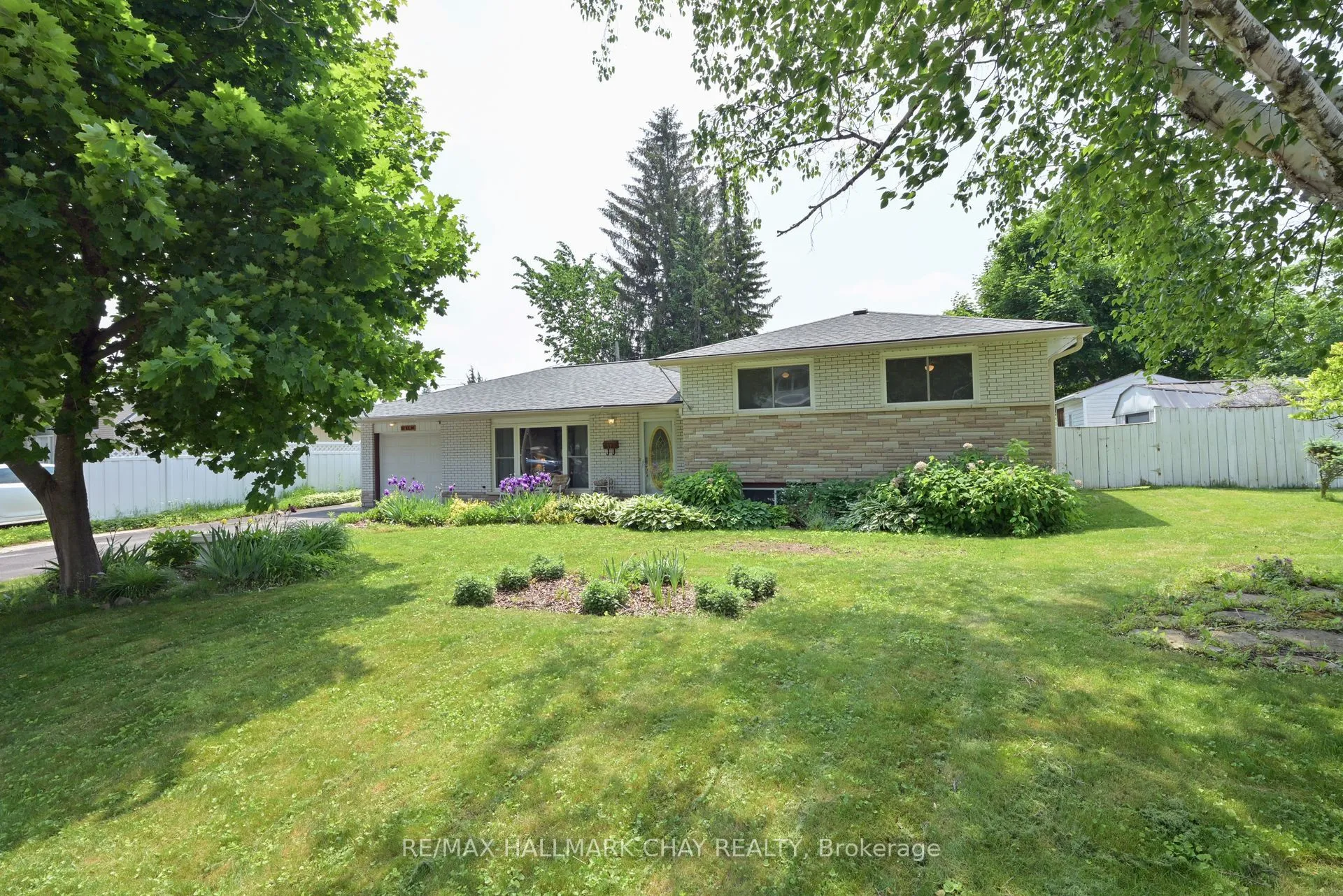 17 Elm Street, ON L9R 1M8