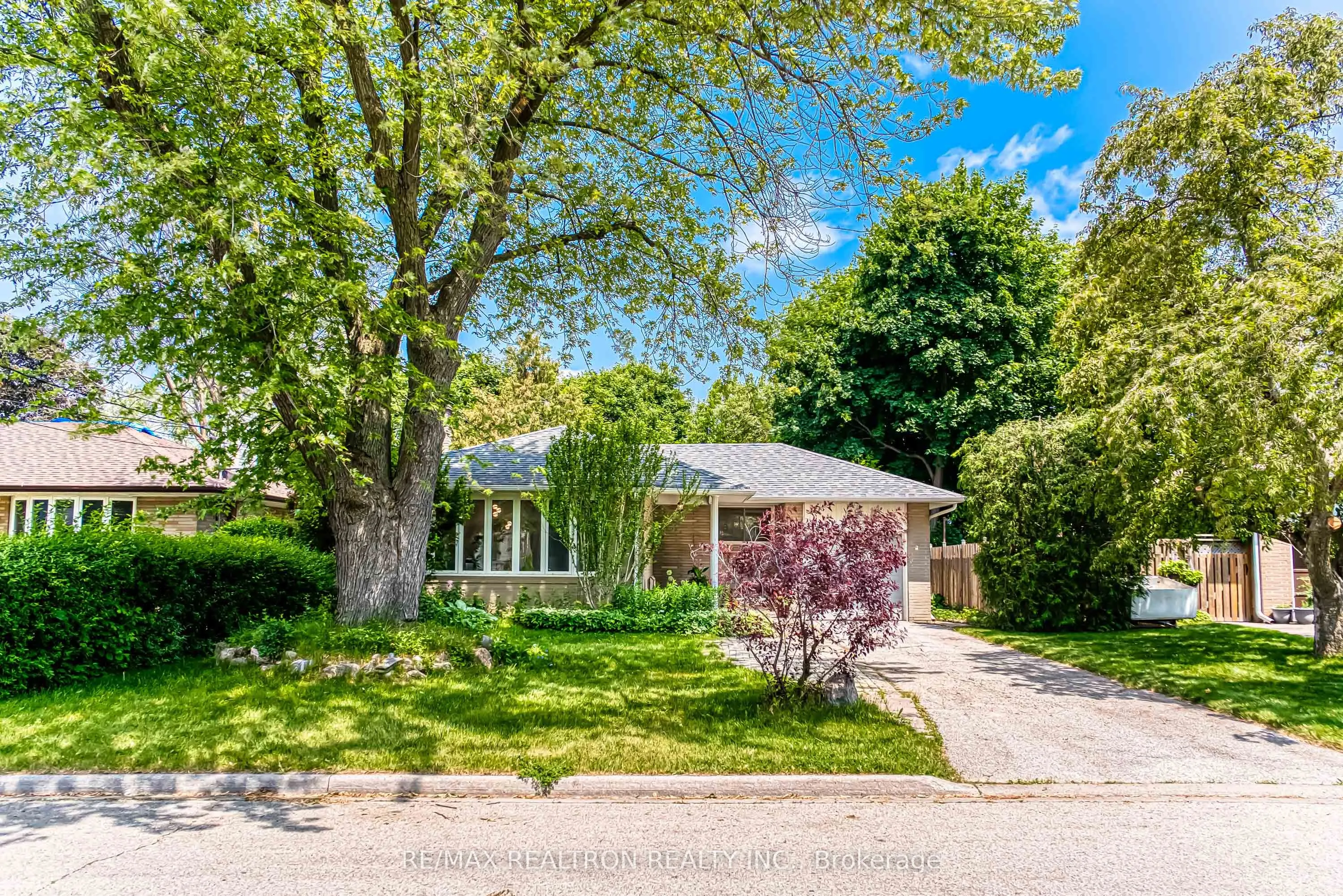 3 Cartier Crescent, ON L4C 2M9
