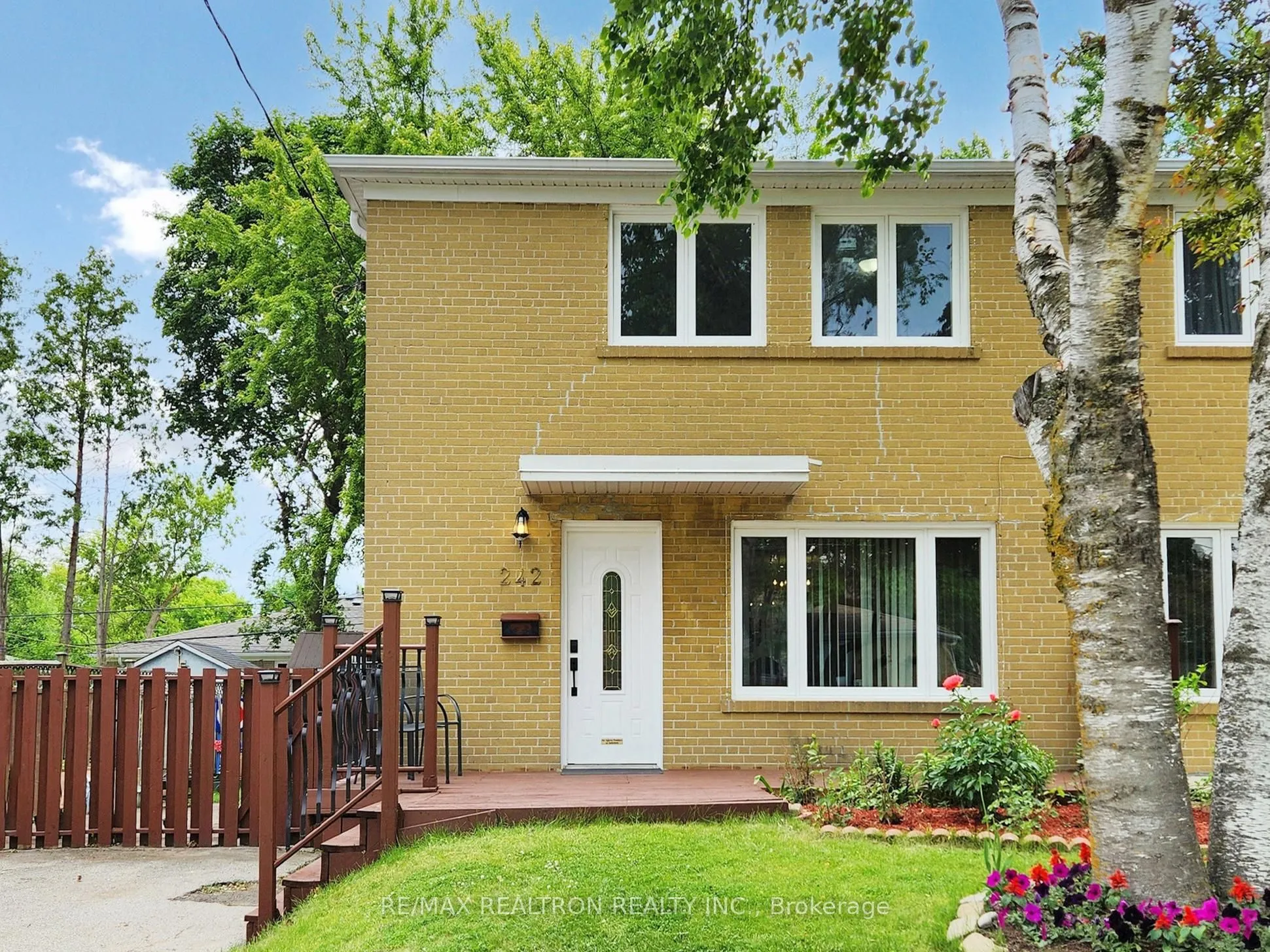 242 Beechy Drive, Richmond Hill, ON L4C 2X7