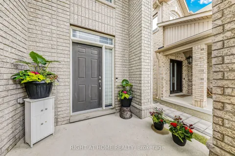7 Lady Gwillim Avenue, East Gwillimbury, ON L9N 0B3