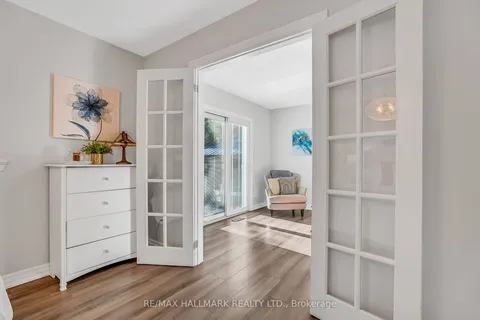 4 Cabot Court, Aurora, ON L4G 2Y8