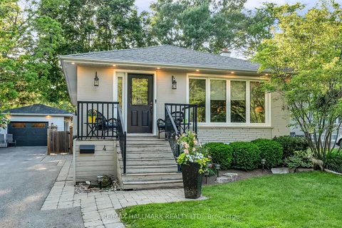 4 Cabot Court, Aurora, ON L4G 2Y8