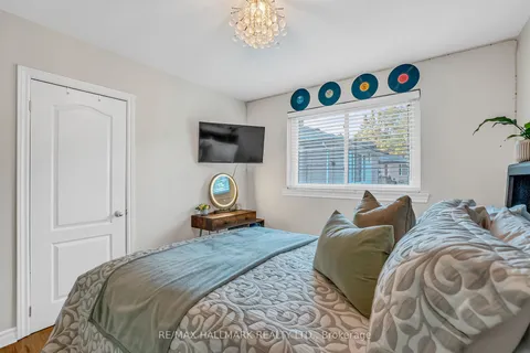 4 Cabot Court, Aurora, ON L4G 2Y8