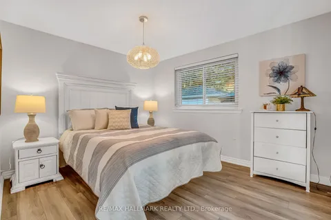 4 Cabot Court, Aurora, ON L4G 2Y8