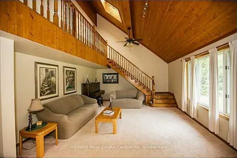 28 Pinegrove Crescent, ON L0M 1M0