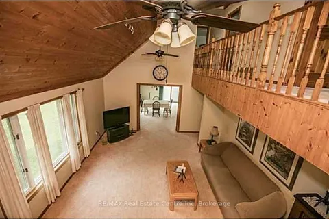 28 Pinegrove Crescent, ON L0M 1M0