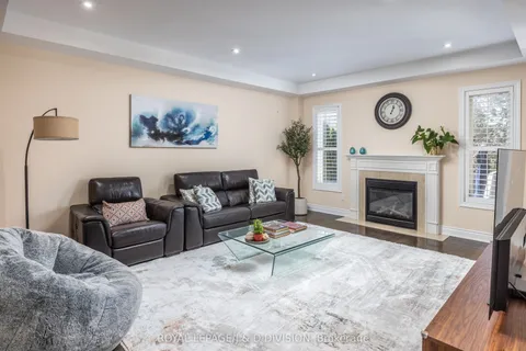 218 Flamingo Road, ON L4J 8K6
