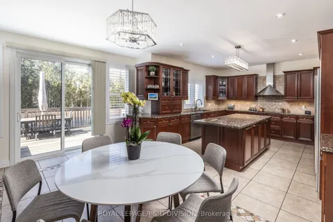 218 Flamingo Road, ON L4J 8K6
