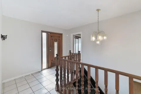164 Bayview Avenue, ON L4P 2S9