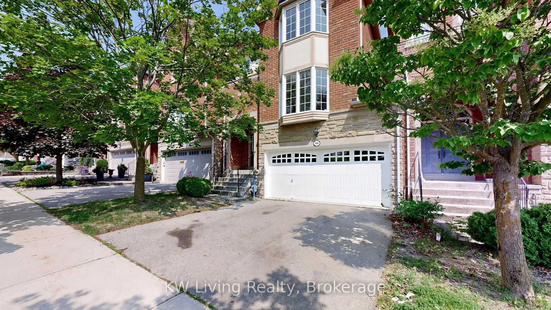 16 Carriage House Court, ON L4E 4V3