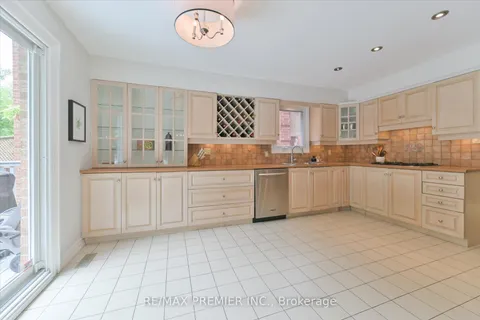 111 Coles Avenue, ON L4L 1L8