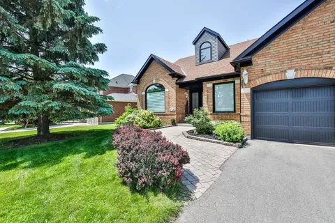 712 Foxcroft Boulevard, ON L3X 1N2