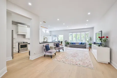 712 Foxcroft Boulevard, ON L3X 1N2