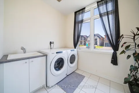189 Thompson Drive, ON L9N 1E2