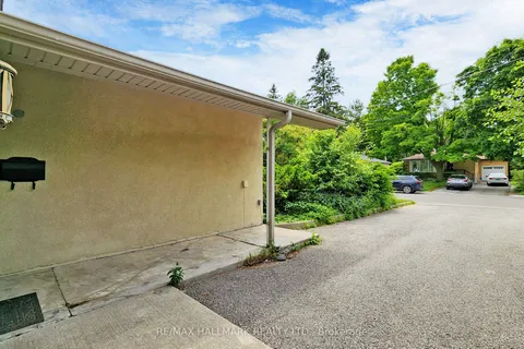 3 Corbett Crescent, ON L4G 2E9