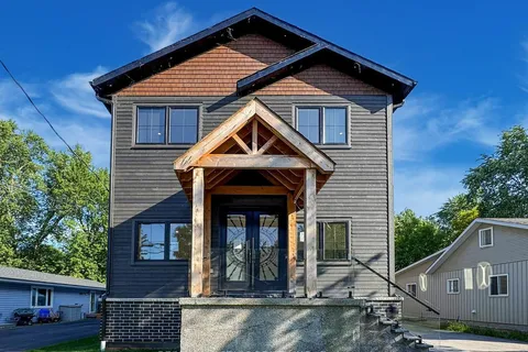 215 Bayview Avenue, ON L4P 2T3