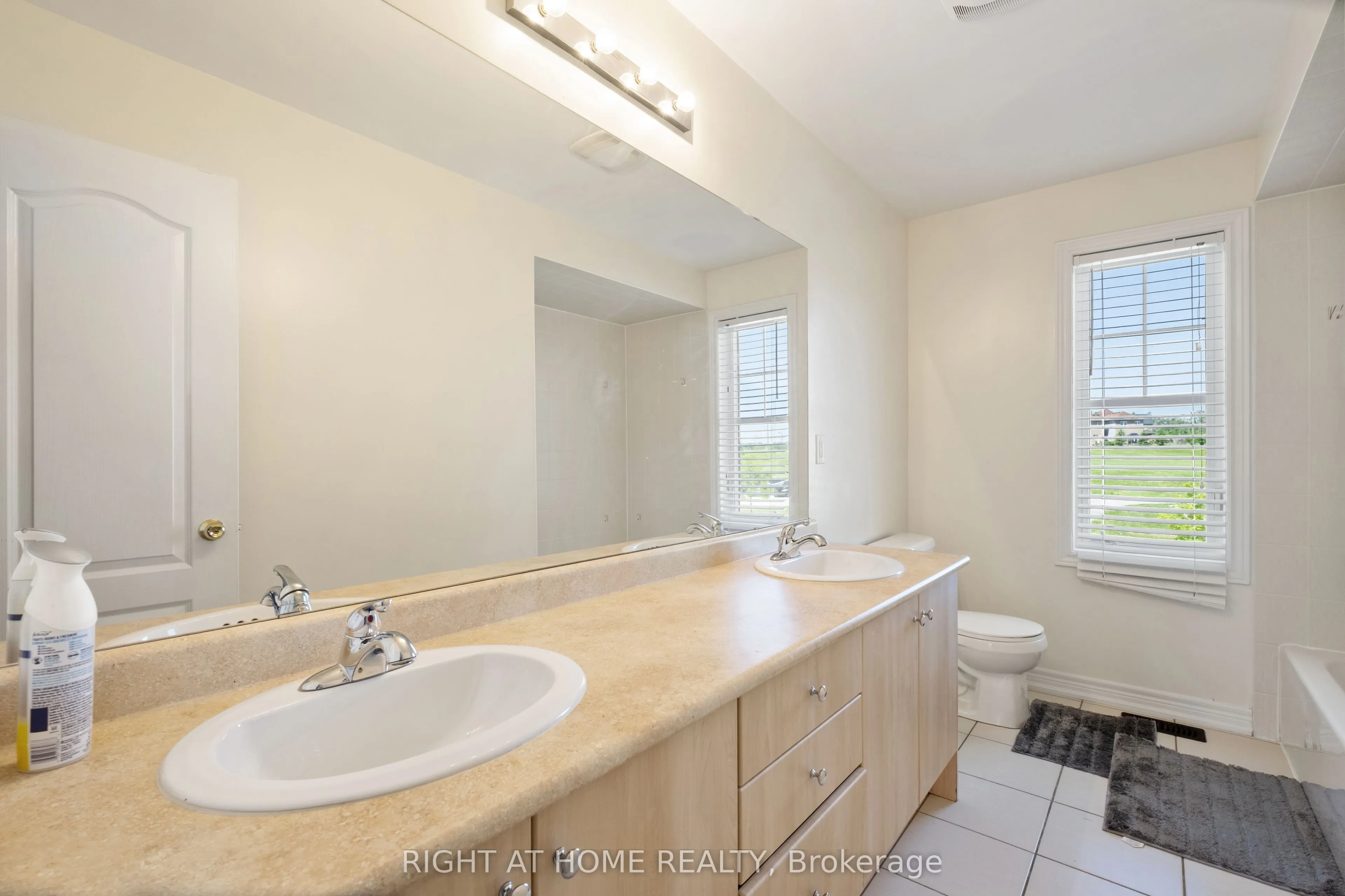 1381 Lormel Gate Avenue, ON L0L 1W0