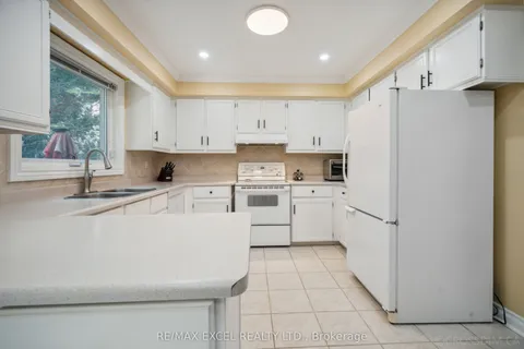 455 Dorchester Court, ON L3Y 7Z7