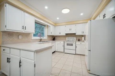 455 Dorchester Court, ON L3Y 7Z7