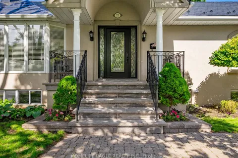 11 Knollside Drive, ON L4C 4W7