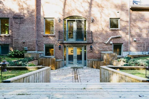 8 Greenvalley Circle, ON L4A 2L4