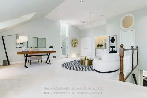 8 Greenvalley Circle, ON L4A 2L4