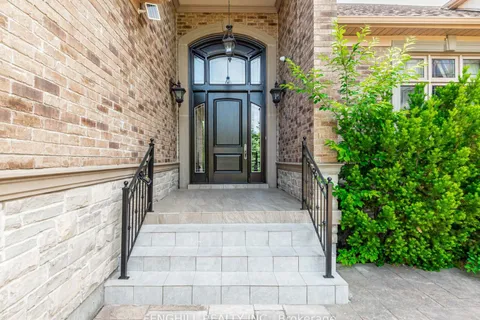 11 Macleod Estate Court, ON L4E 0B1