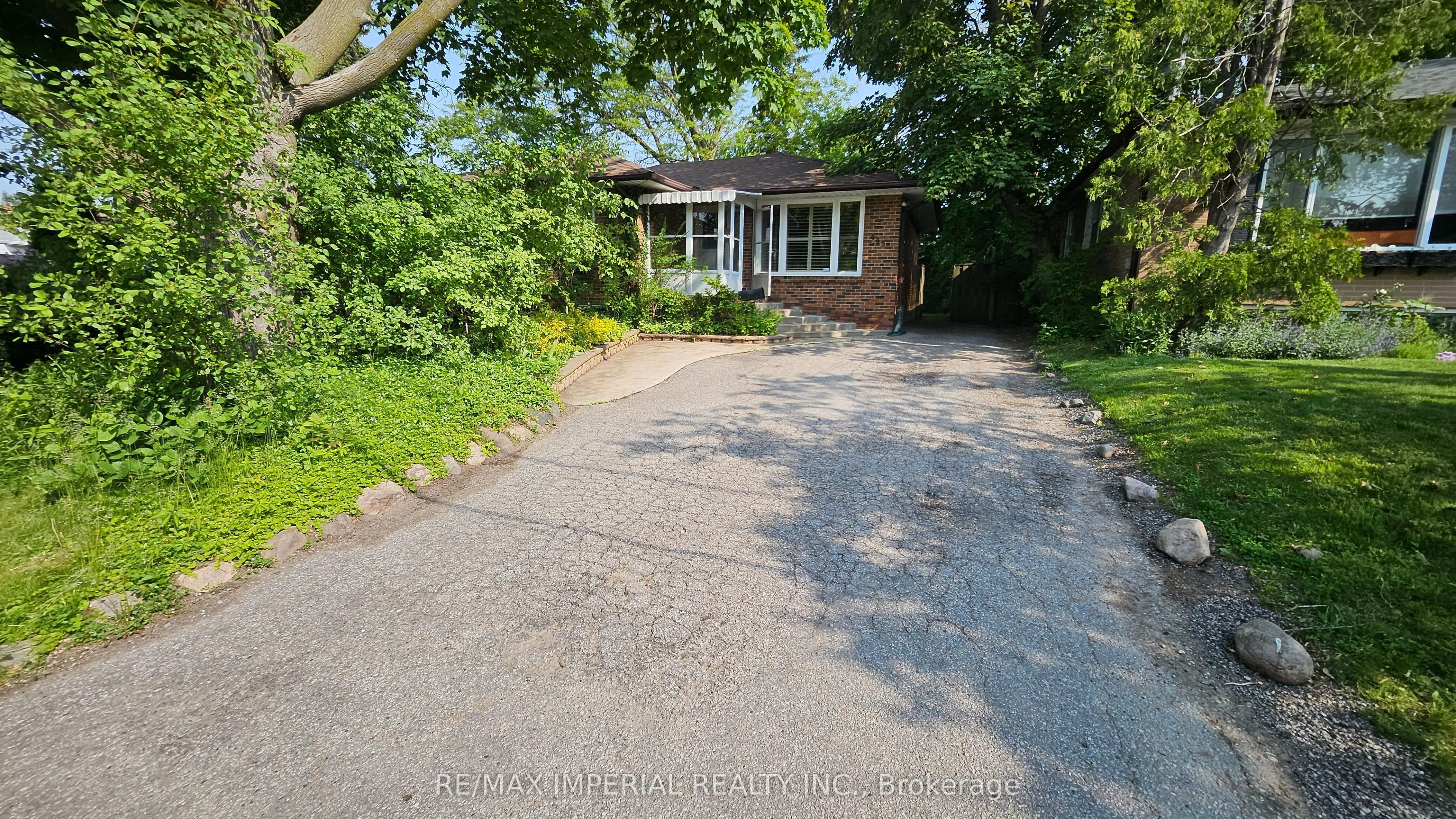 445 Paliser Crescent, ON L4C 1R7