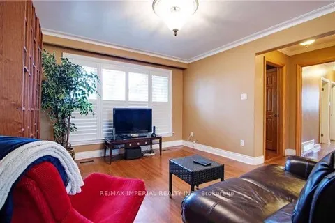 445 Paliser Crescent, ON L4C 1R7