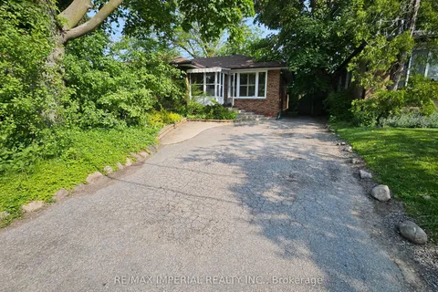 445 Paliser Crescent, ON L4C 1R7